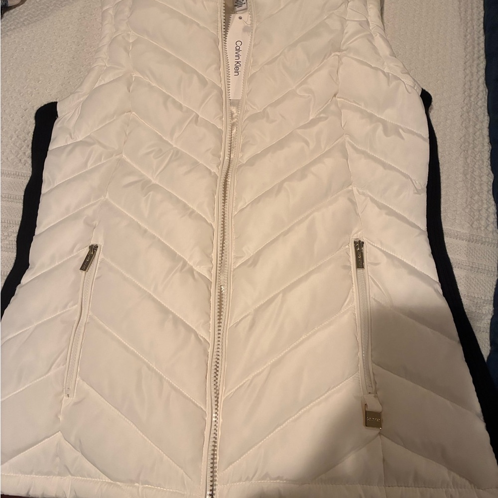 Calvin Klein Women's White and Black Quilted Vest